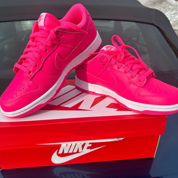 Hyper pink Nike dunks size 7.5 women’s - Picture 1 of 5